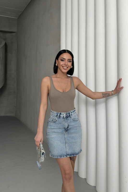 تنورة جينز قصيرة