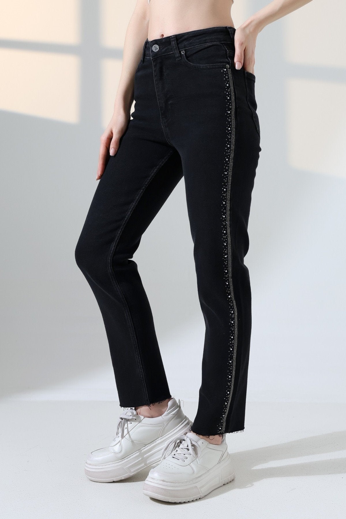 Şerit Taşlı Mom Fit Kot Pantolon 7110