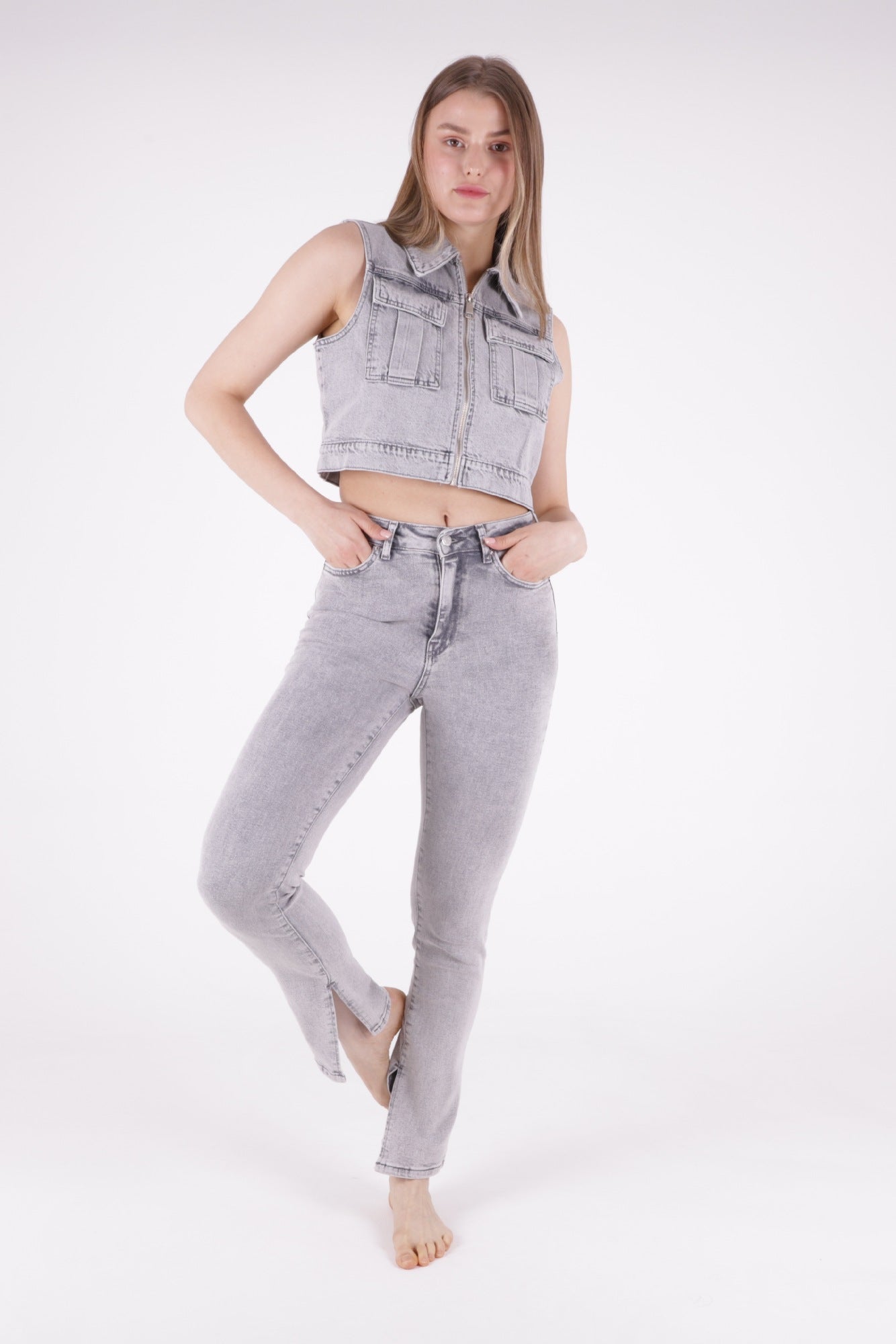 Yırtmaç Detaylı Düz Jean 1844