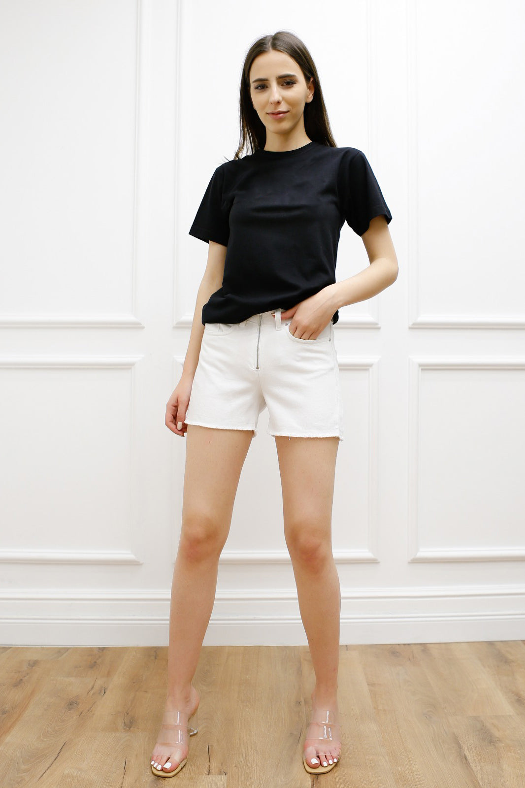 Önü Fermuarlı Kot Şort