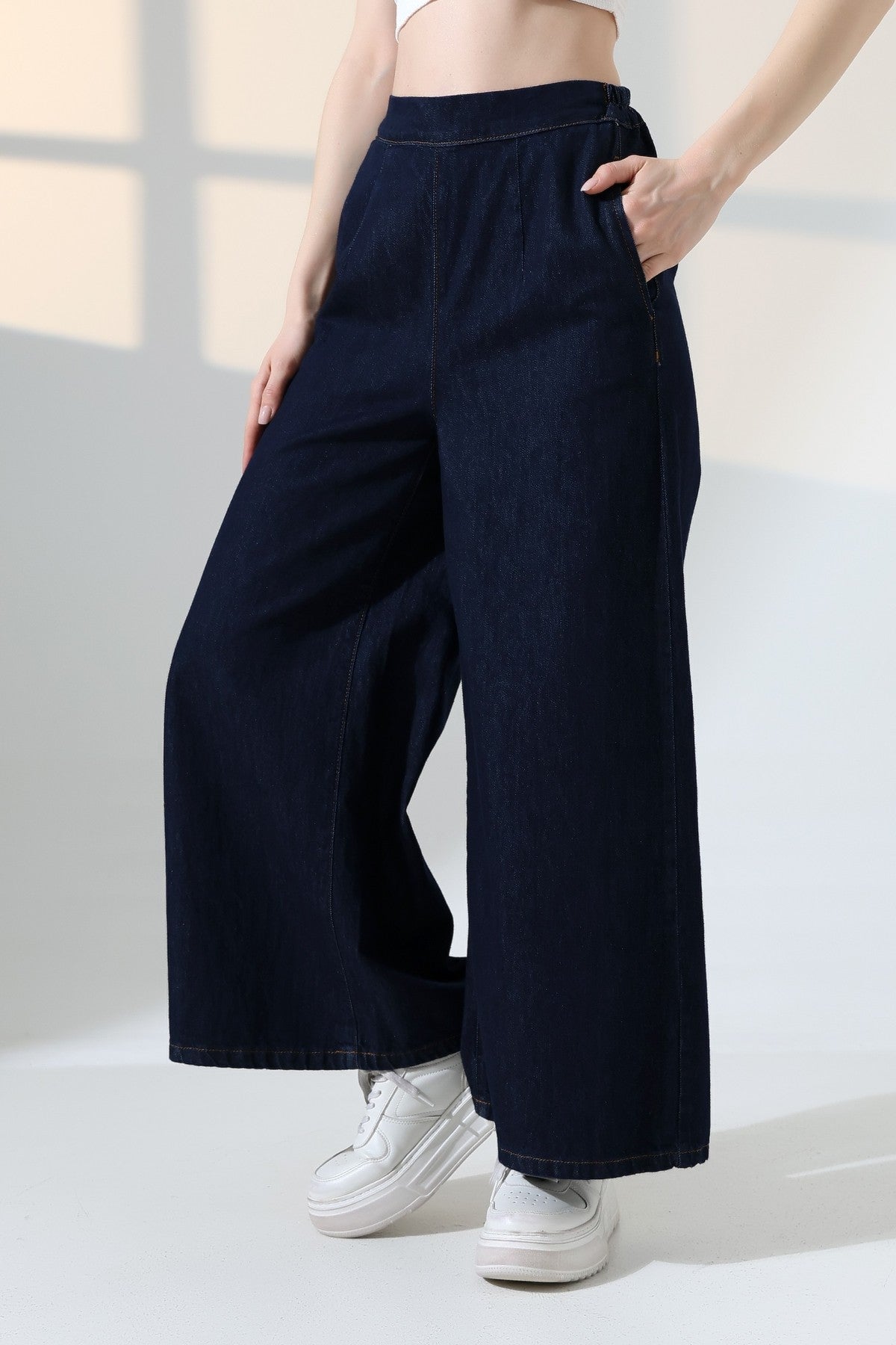 Arkası Lastikli Bol Paça Kot Pantolon 7120