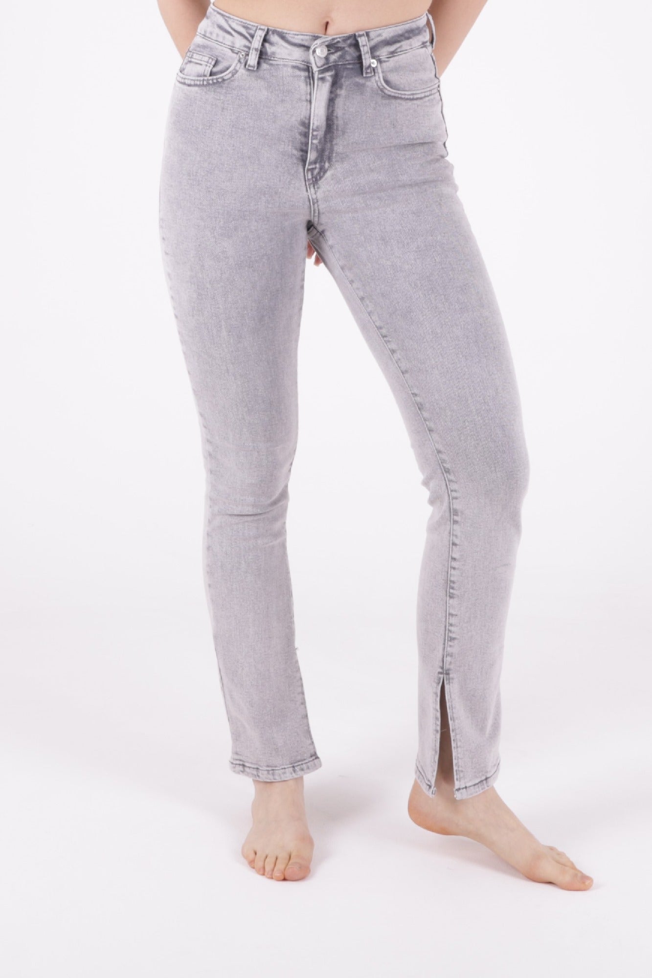 Yırtmaç Detaylı Düz Jean 1844