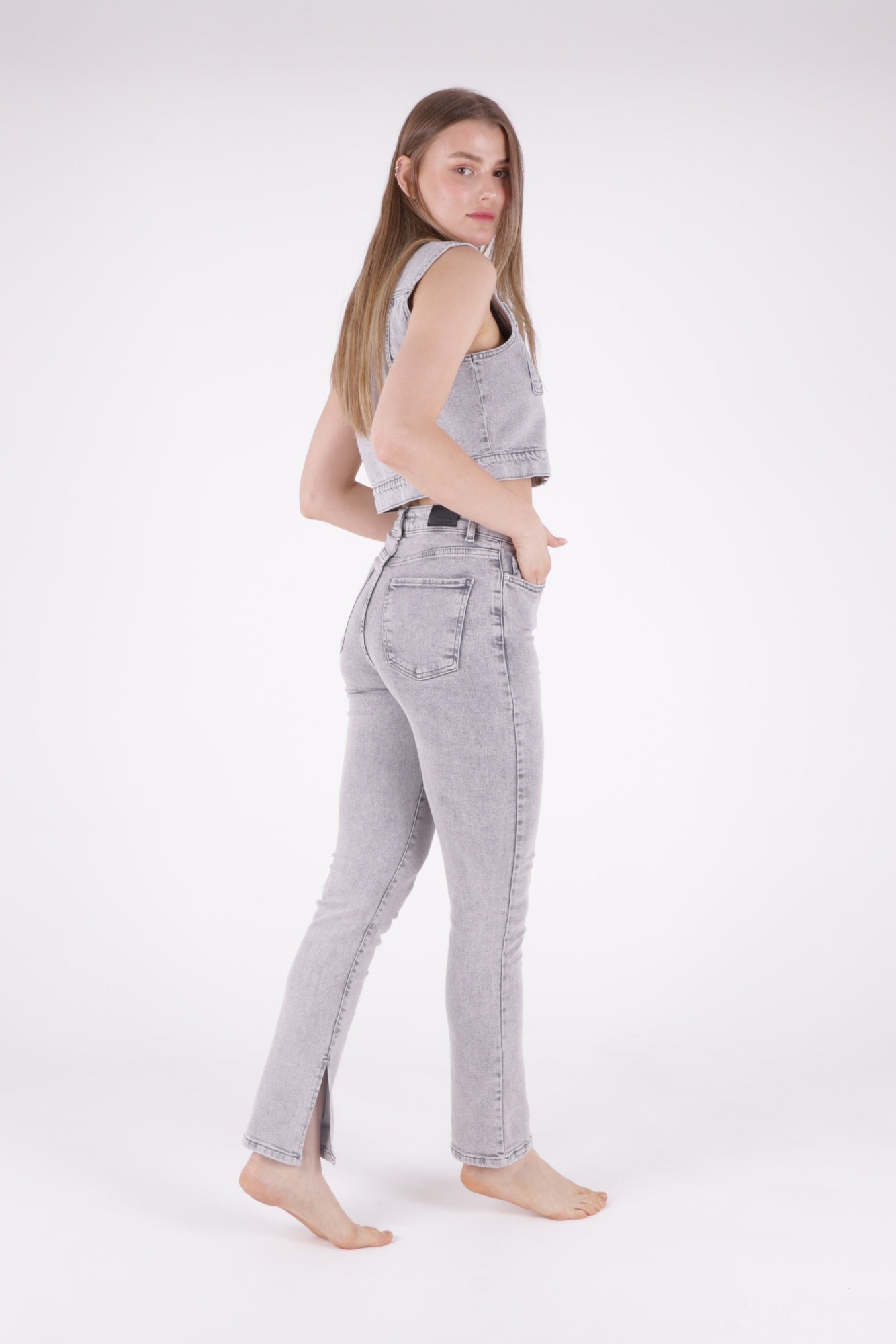 Yırtmaç Detaylı Düz Jean 1844