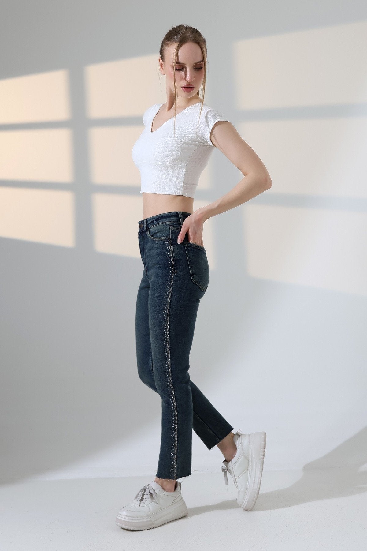 Şerit Taşlı Mom Fit Kot Pantolon 7110
