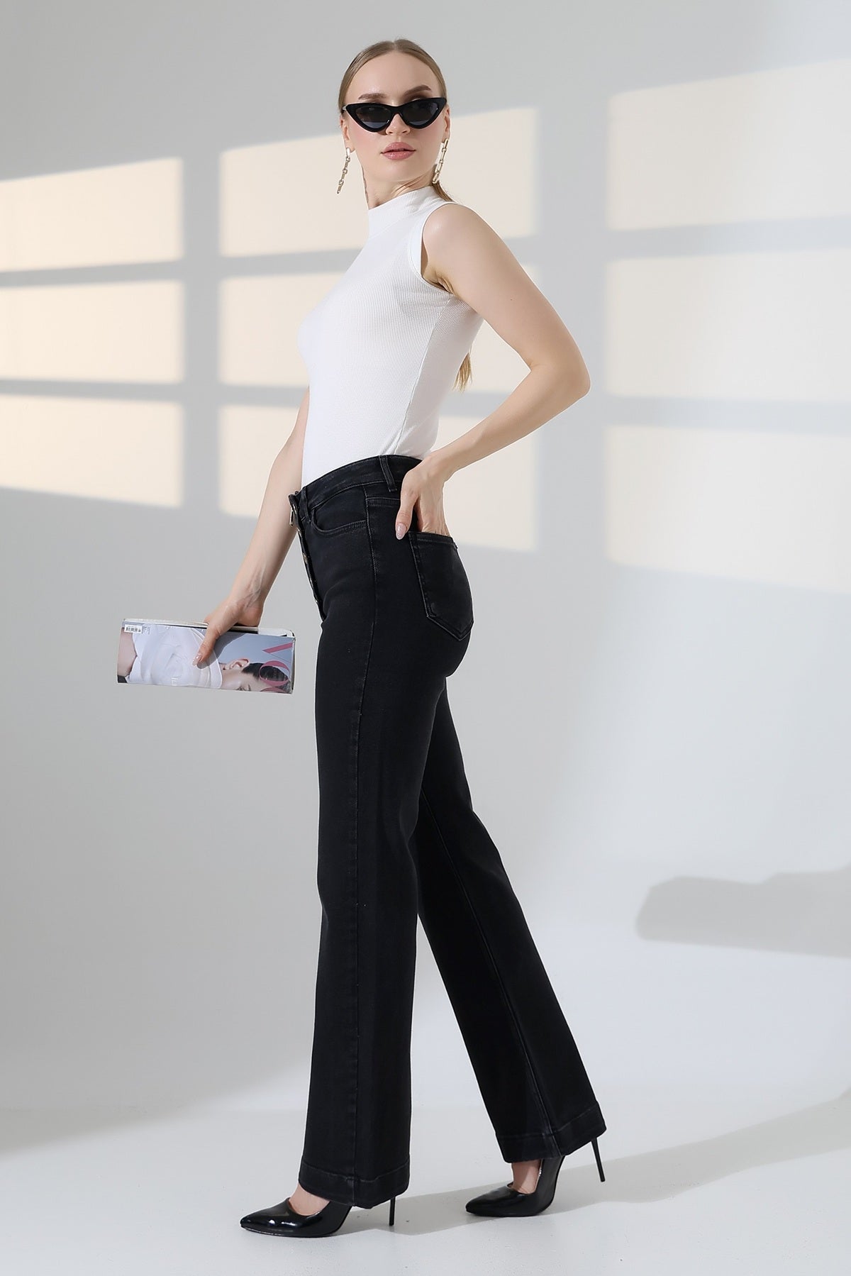 Düğme Detaylı Boru Paça Kot Pantolon