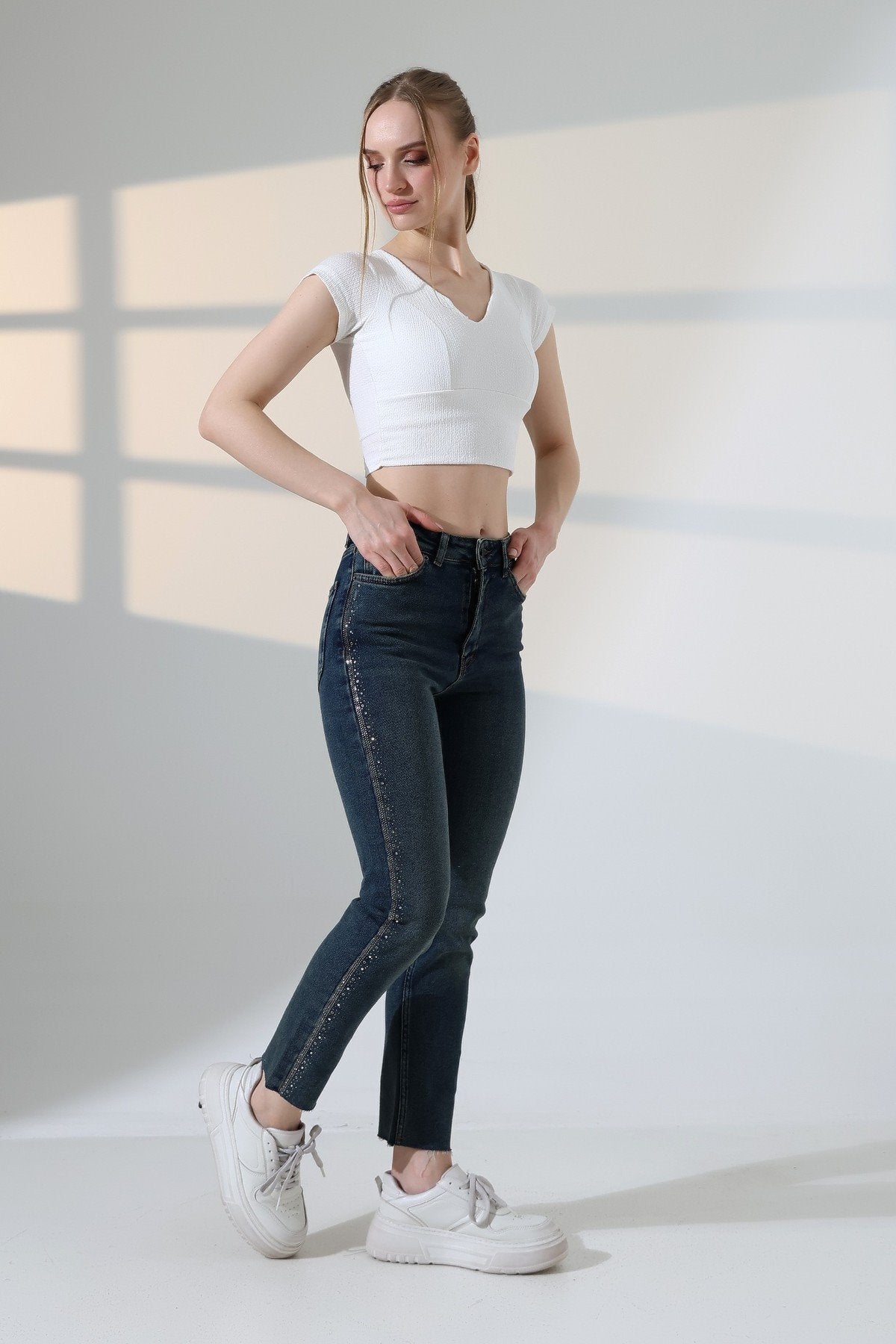 Şerit Taşlı Mom Fit Kot Pantolon 7110