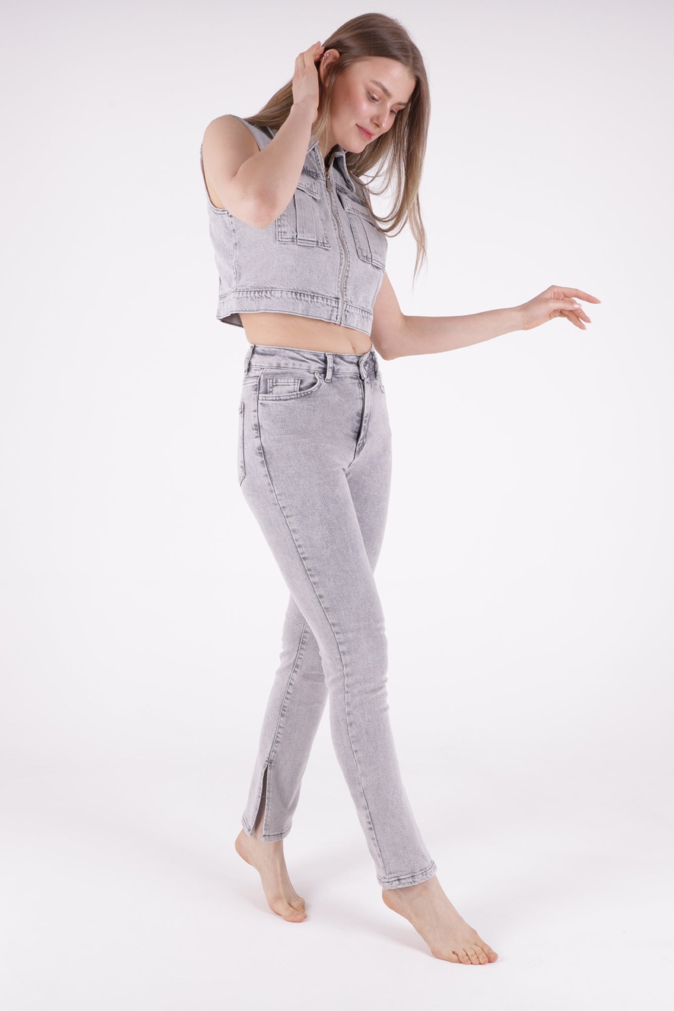 Yırtmaç Detaylı Düz Jean 1844