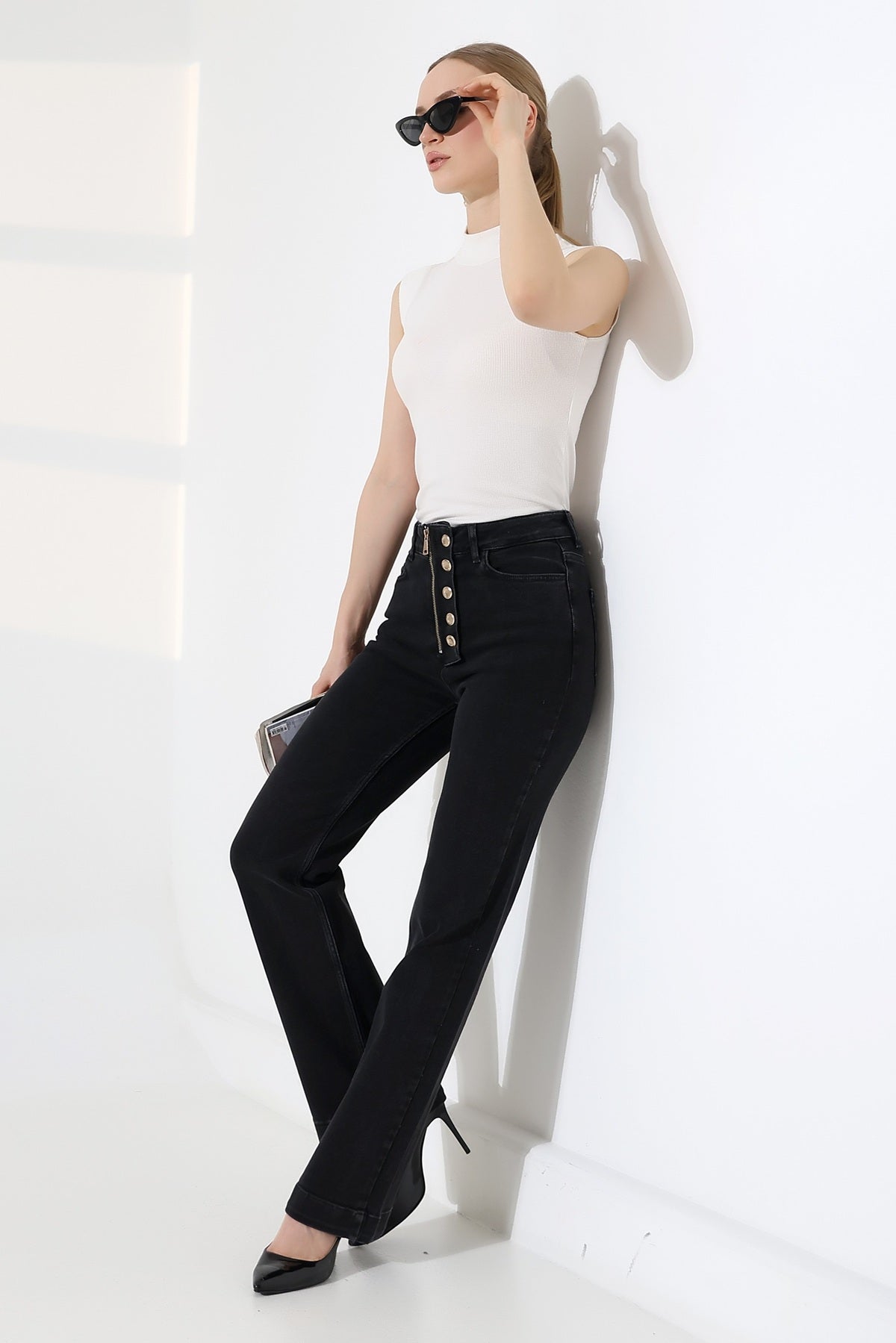 Düğme Detaylı Boru Paça Kot Pantolon