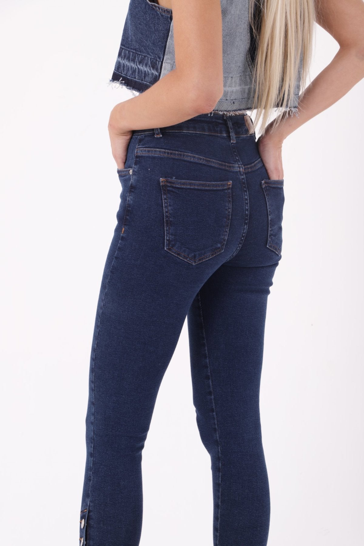 Paçası Dört Düğmeli Kot Pantolon 786
