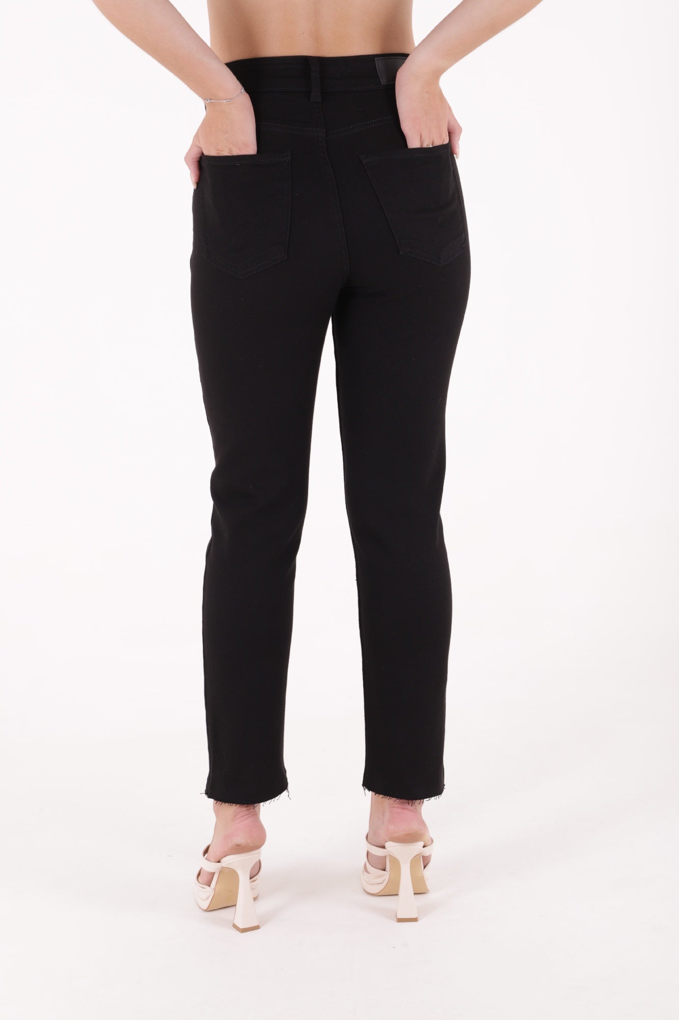 Dikişsiz Paça Mom Fit Kot Pantolon 764