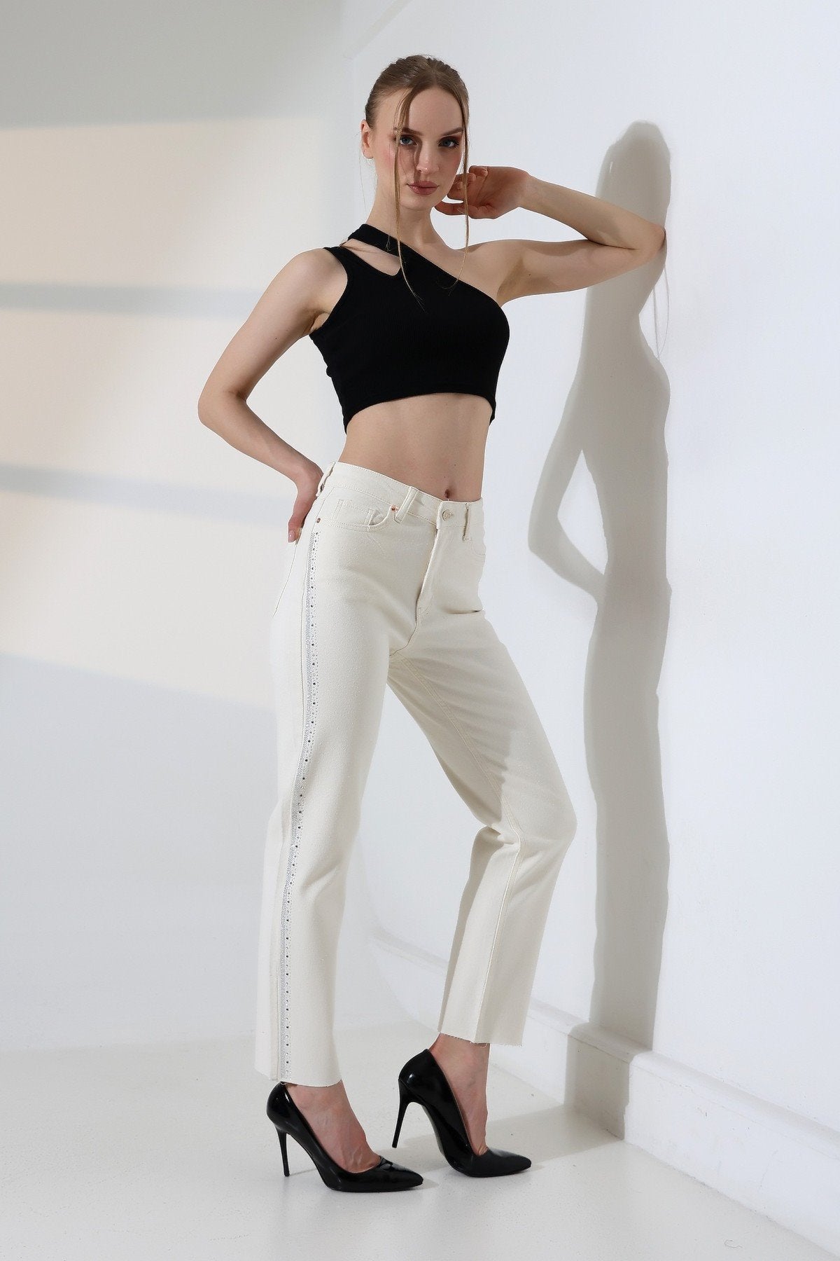 Şerit Taşlı Mom Fit Kot Pantolon 7110