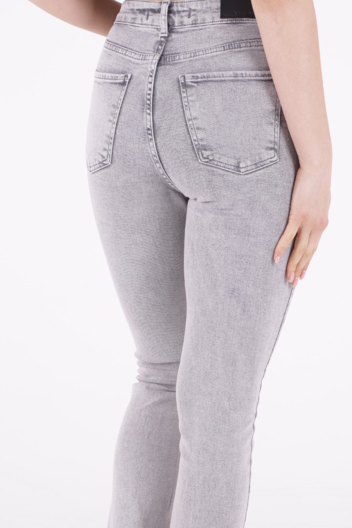 Yırtmaç Detaylı Düz Jean 1844