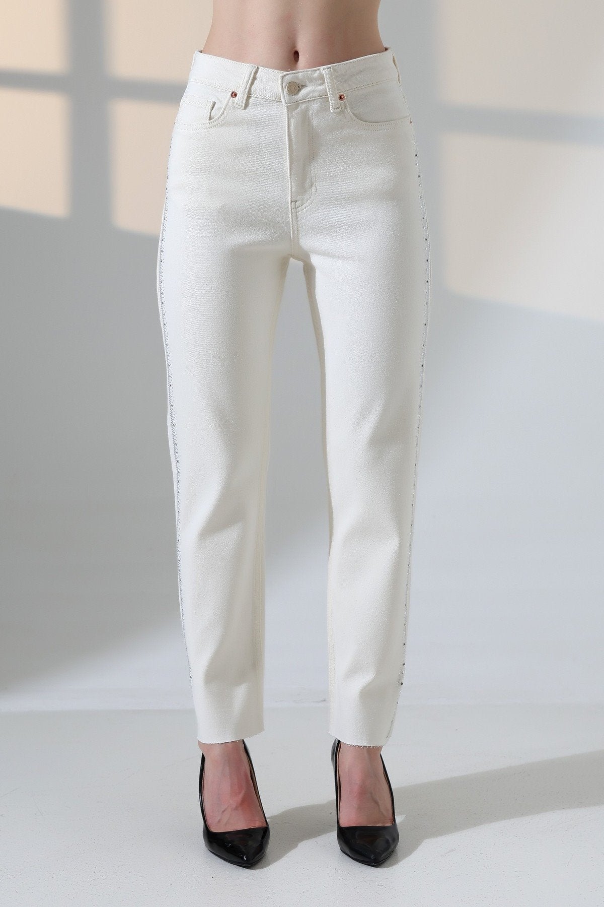 Şerit Taşlı Mom Fit Kot Pantolon 7110