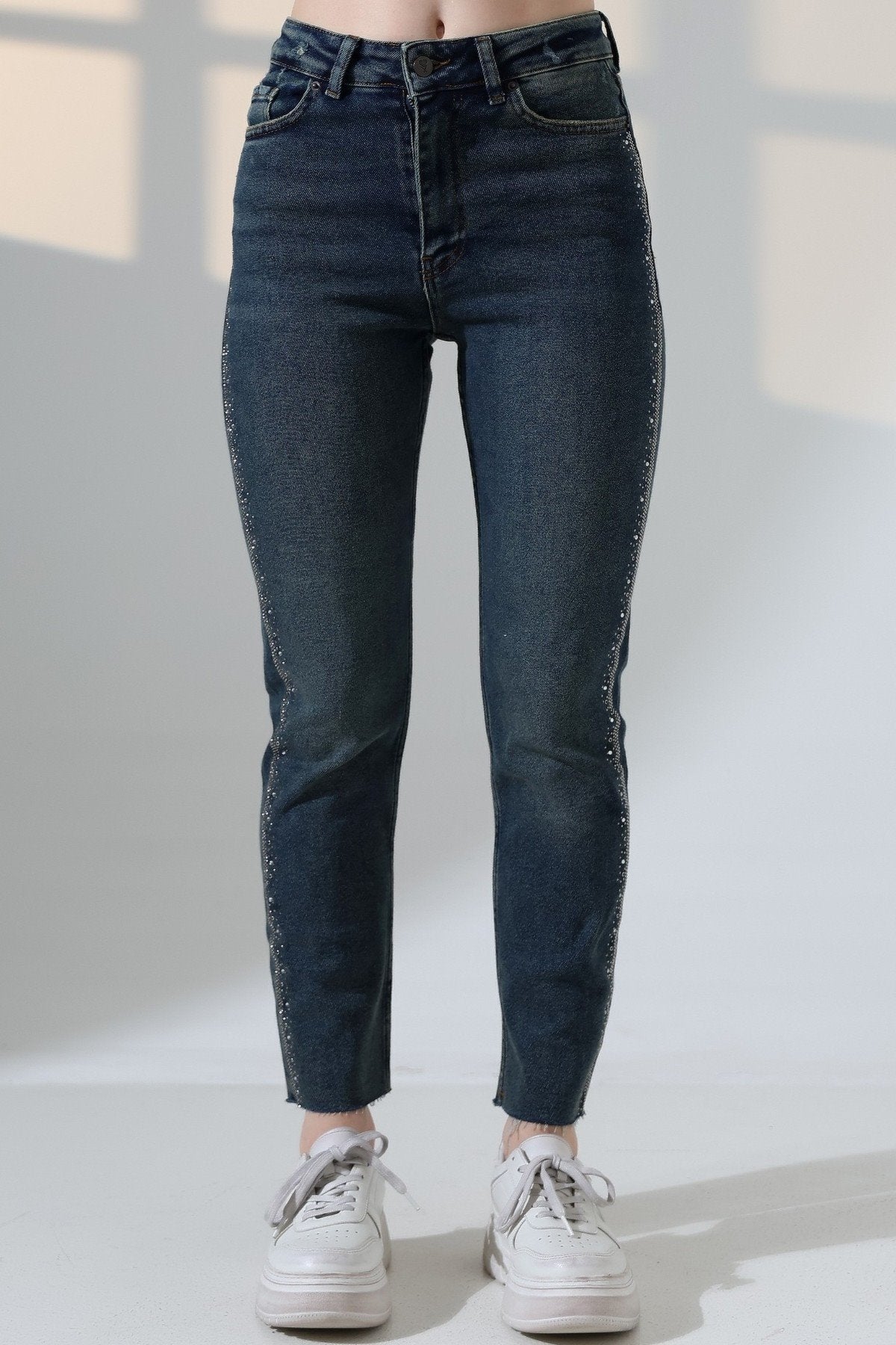 Şerit Taşlı Mom Fit Kot Pantolon 7110