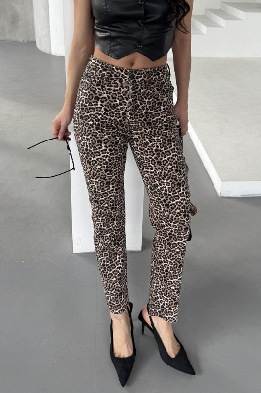 بنطلون جينز مناسب للأمهات