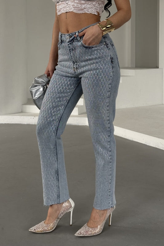 بنطال جينز مناسب للأم المدخنة