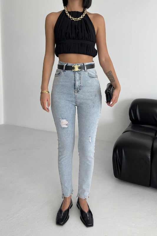 بنطال جينز ذو ساق غير متماثلة