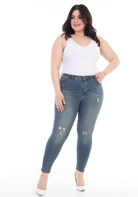 بنطال جينز ضيق ممزق قليلاً